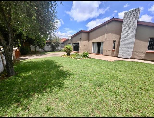 3 BEDROOM HOUSE FOR SALE IN VANDERBIJLPARK SW 1